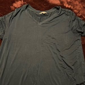 teal tee shirt